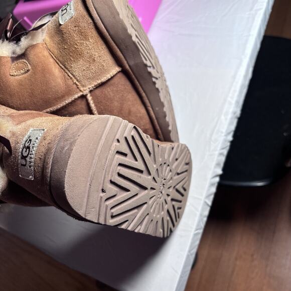 UGG Australia Bailey Bow II Boots | Kids Size 4 Chestnut Sheepskin - Picture 5 of 5